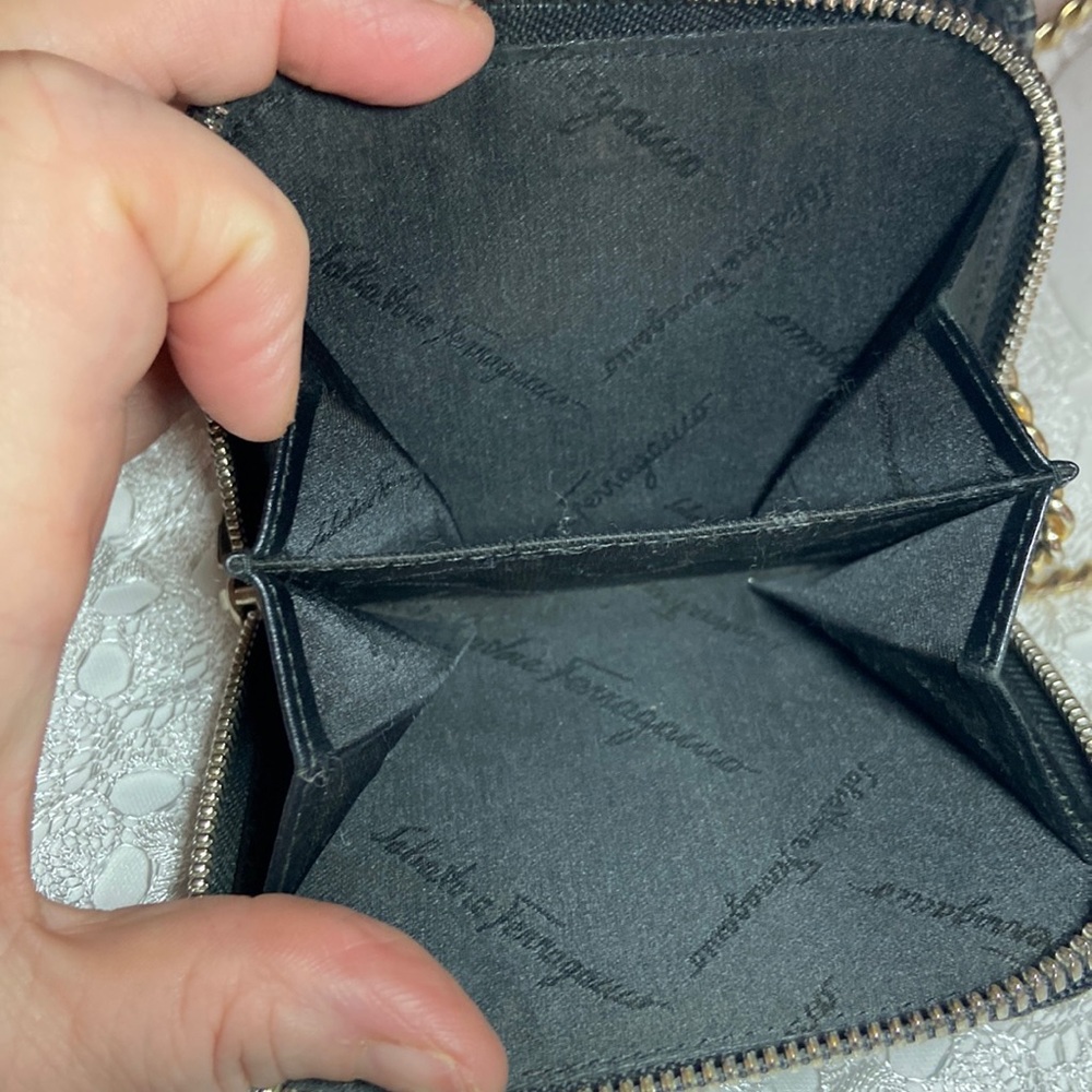 Salvatore Ferragamo EUC Wallet Gancini Logo - Picture 10 of 17